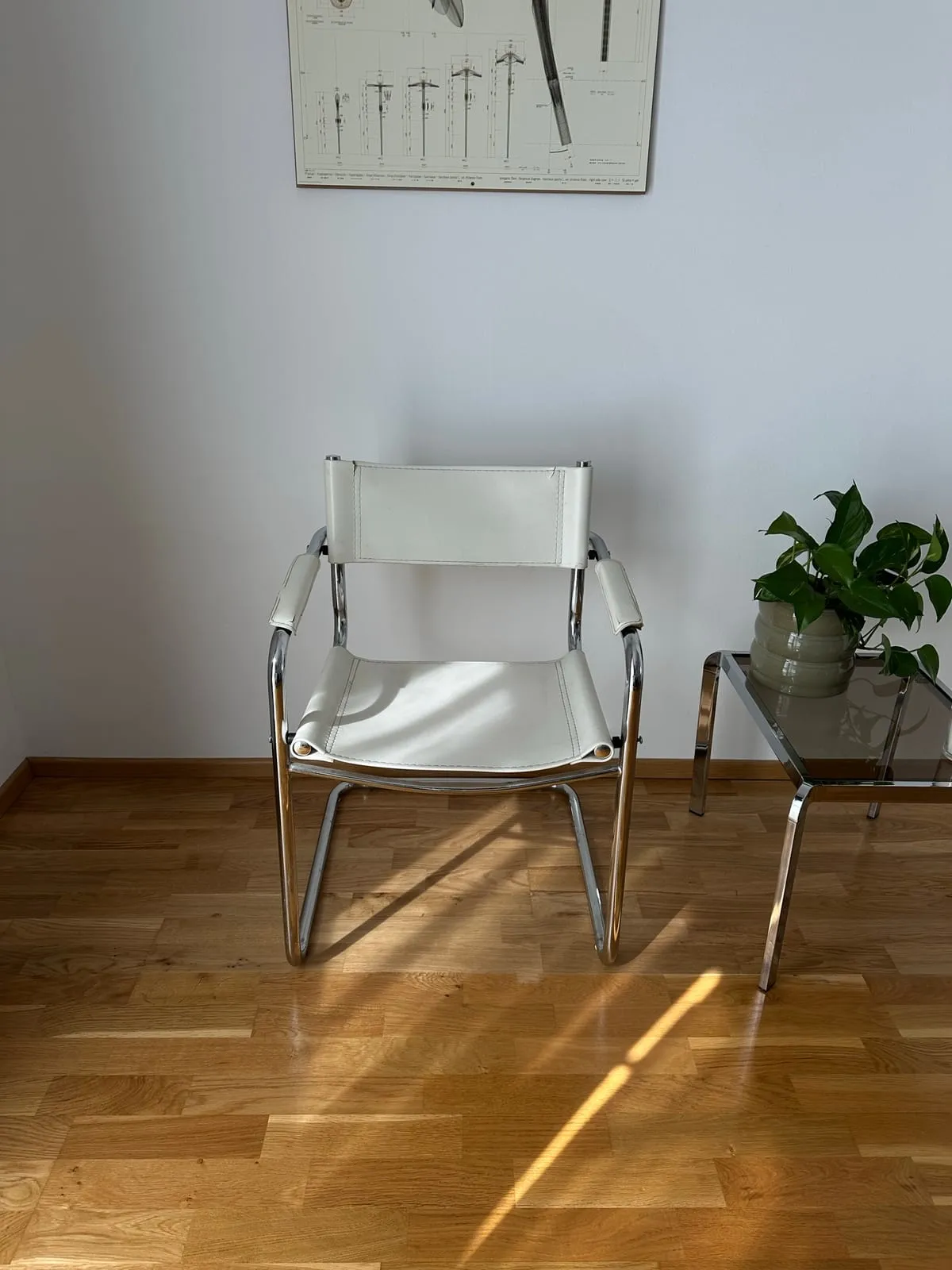 Freischwinger-Paar mit Armlehnen – Weiß – Bauhaus Stil – Foto 1 von 25