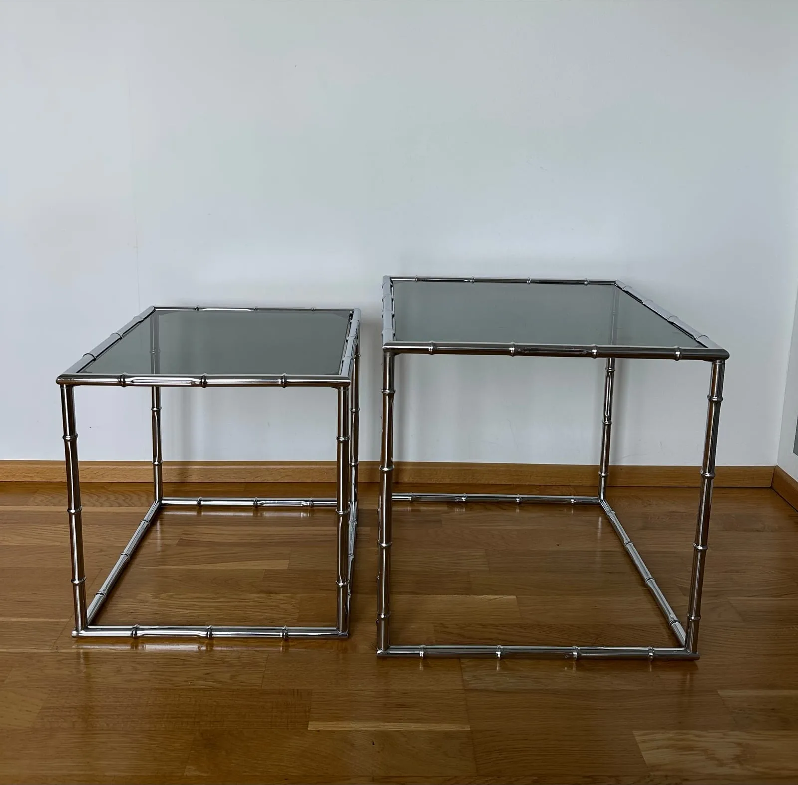 Beistelltisch-Paar – Chrom & Rauchglas – Foto 1 von 12