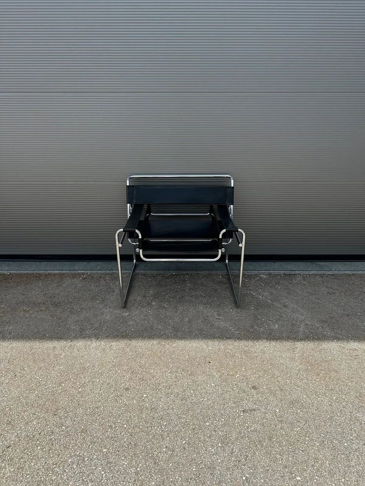 Sessel im Stil des Wassily Chair – Schwarz & Chrom – Foto 1 von 8