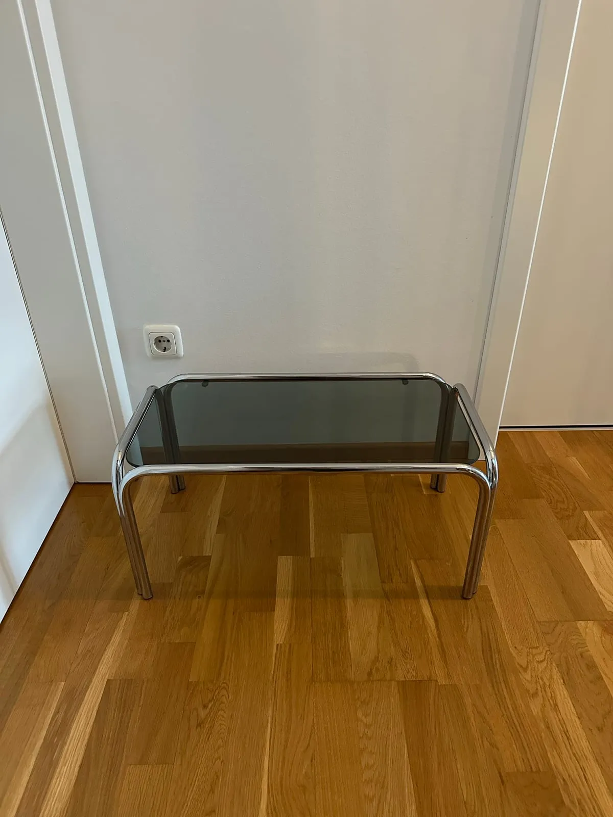 Space Age Beistelltisch – Chrom & Rauchglas – Foto 1 von 10