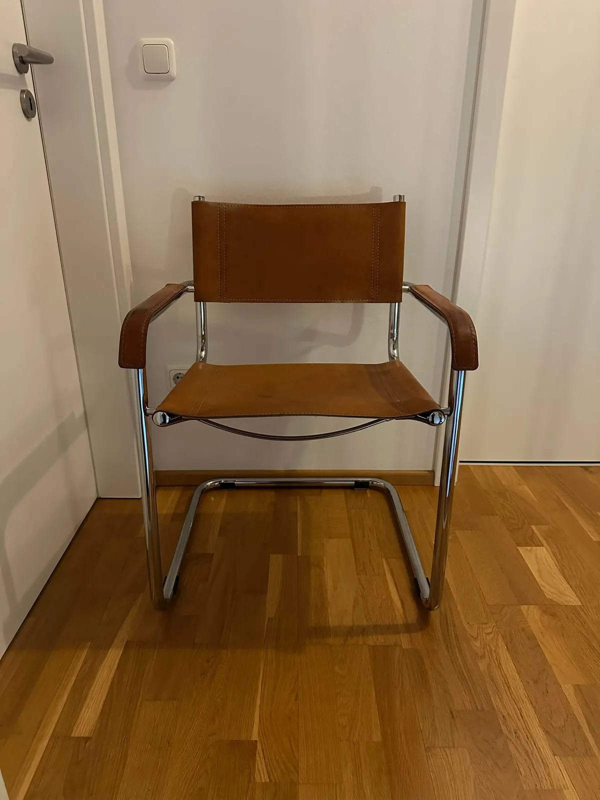 Freischwinger mit Armlehnen – Cognac – Bauhaus Stil – Foto 1 von 11