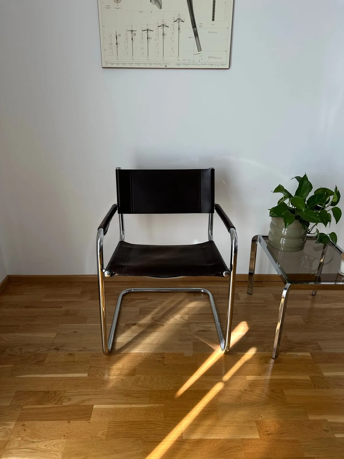 Freischwinger mit Armlehnen – Dunkelbraun – Bauhaus Stil – Foto 1 von 7