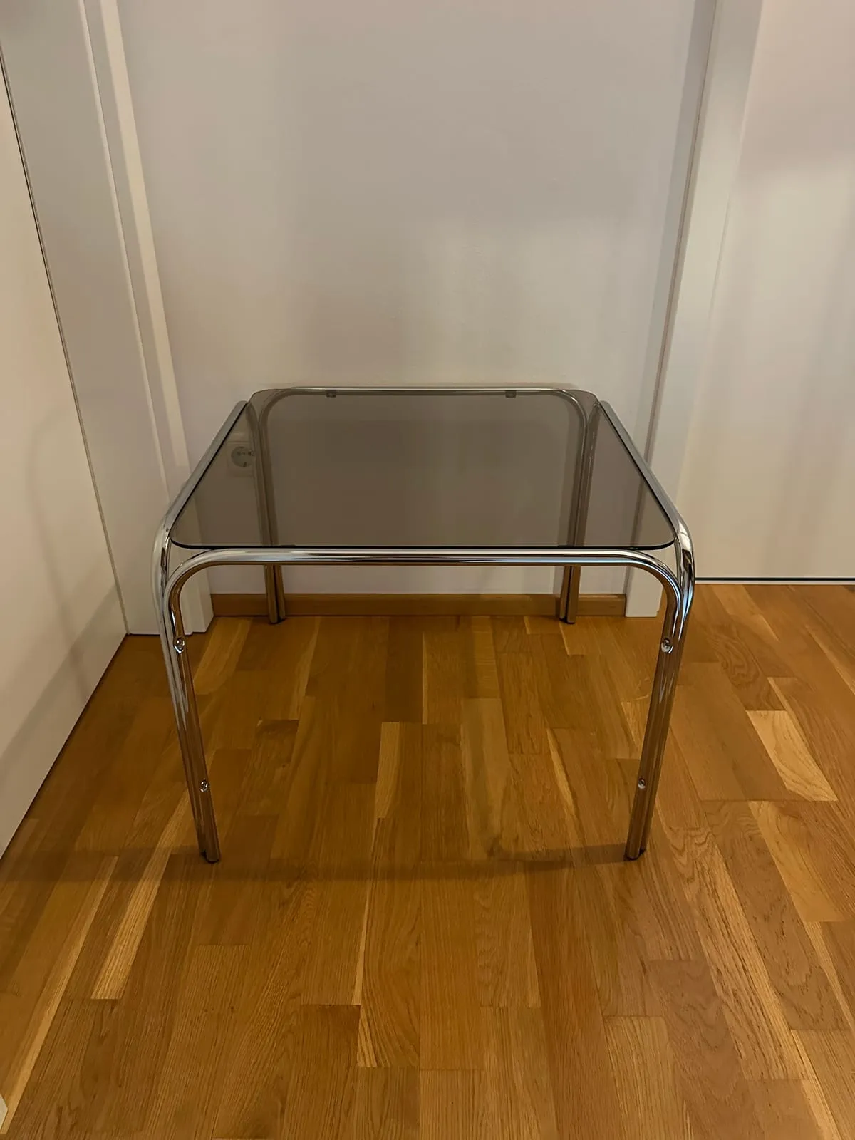 Space Age Beistelltisch – Chrom & Rauchglas – Foto 1 von 7