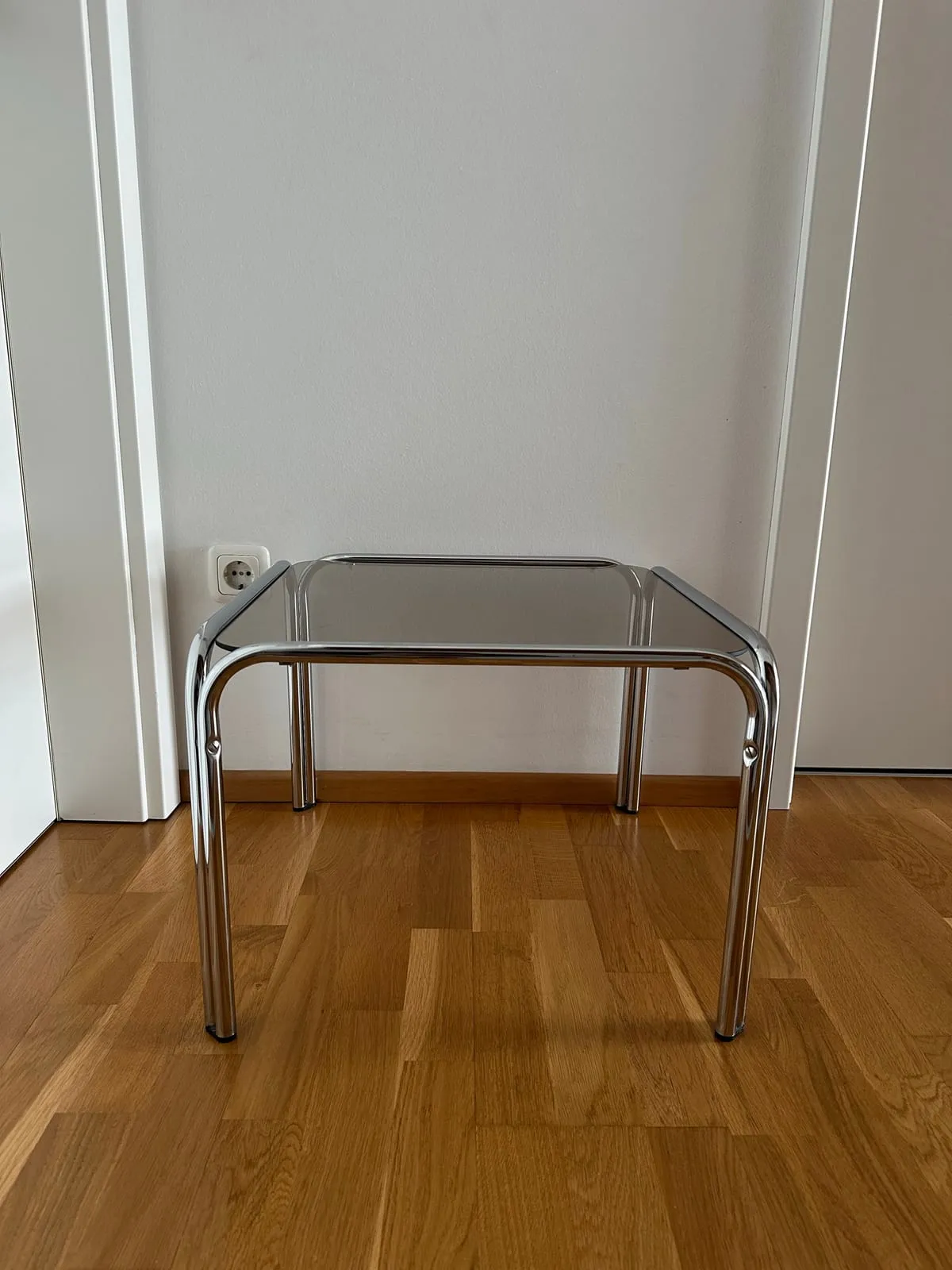 Space Age Beistelltisch – Chrom & Rauchglas – Foto 1 von 7