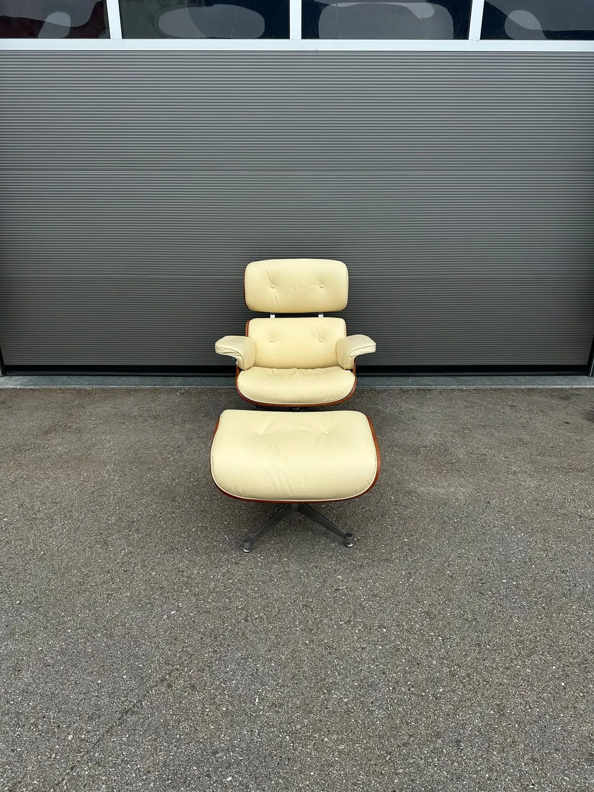 Lounge Chair + Ottomane – Creme – Foto 1 von 12