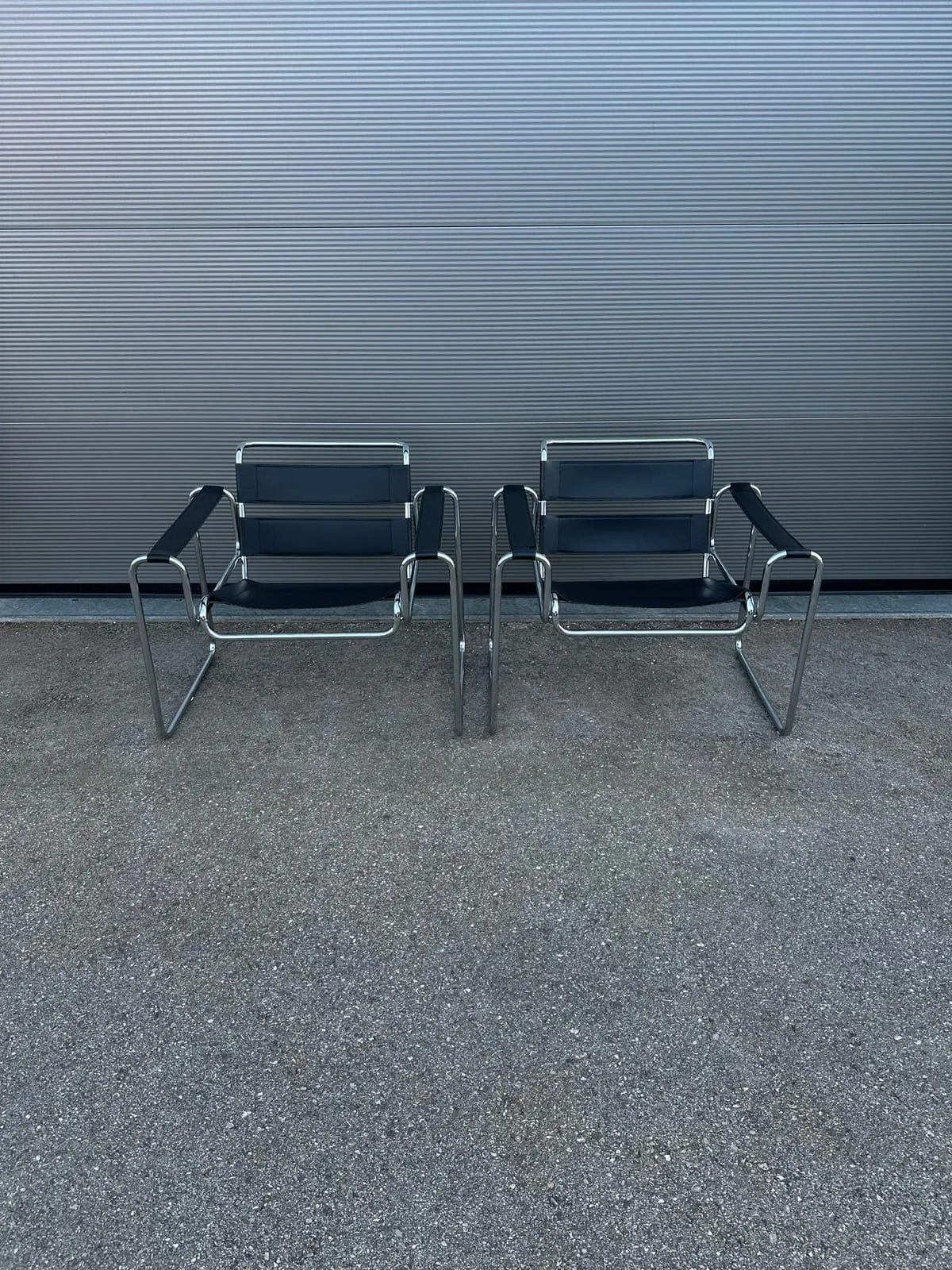 Sessel-Paar im Stil des Wassily Chair – Schwarz & Chrom – Foto 1 von 19