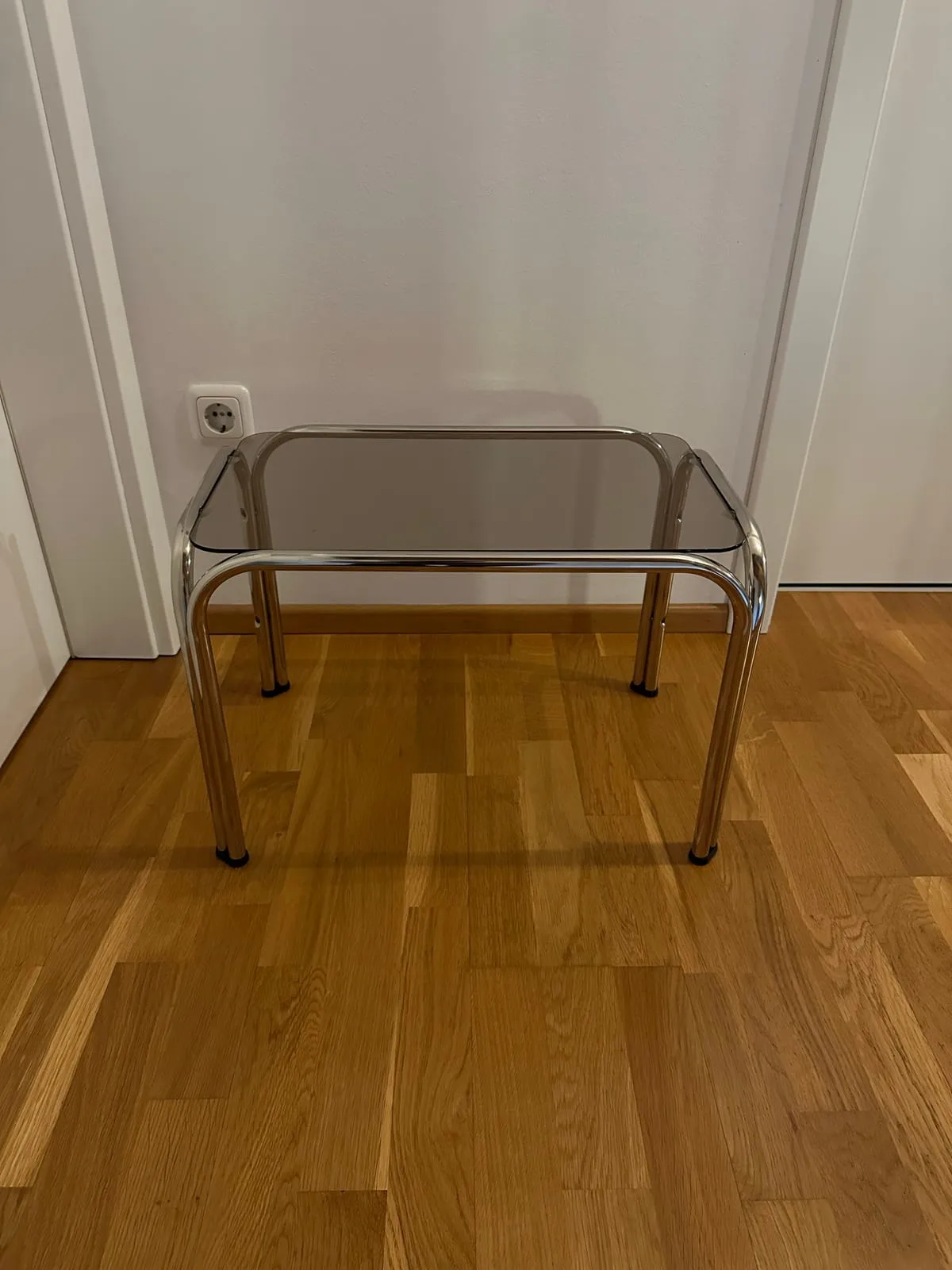 Space Age Beistelltisch – Chrom & Rauchglas – Foto 1 von 6